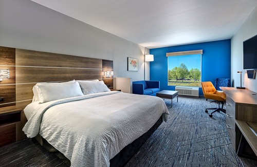 Huntsville Hotel | Holiday Inn Express Huntsville Space Center by IHG