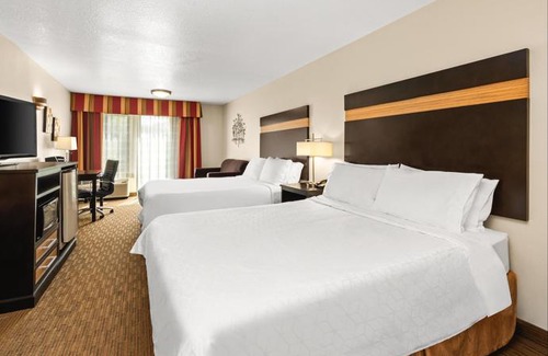 Gladstone Hotel | Holiday Inn Express Portland SE - Clackamas Area