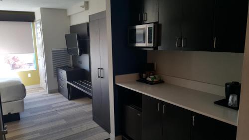 St. Charles Hotel | Holiday Inn Express & Suites Chicago West - St Charles by IHG