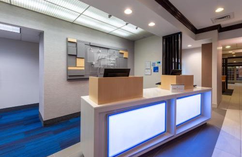 State College Hotel | Holiday Inn Express State College at Williamsburg Square by IHG