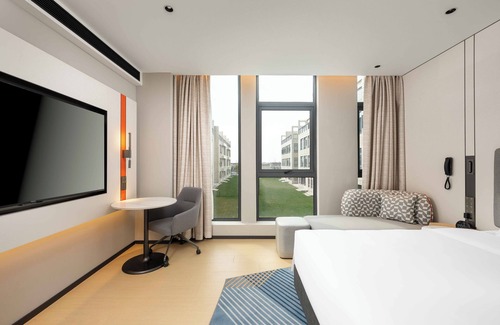 Pudong Hotel | Holiday Inn Express Shanghai PVG Zhuqiao by IHG
