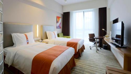 Baoshan Hotel | Holiday Inn Express Shanghai Gongkang by IHG