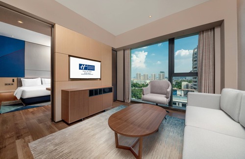 Longhua District Hotel | Holiday Inn Express Shenzhen Longhua by IHG
