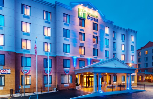 Travis - Chelsea Hotel | Holiday Inn Express Staten Island West, an Ihg Hotel