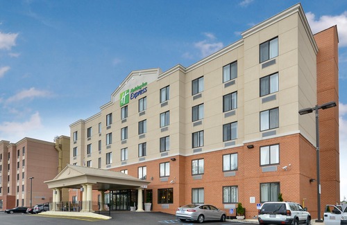 Travis - Chelsea Hotel | Holiday Inn Express Staten Island West, an Ihg Hotel