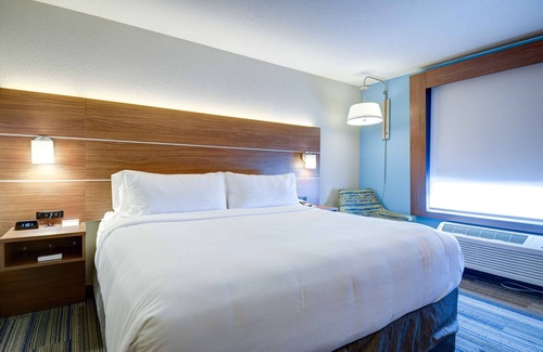 North Platte Hotel | Holiday Inn Express & Suites - North Platte by IHG