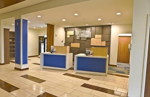 Port Huron Hotel | Holiday Inn Express & Suites Port Huron