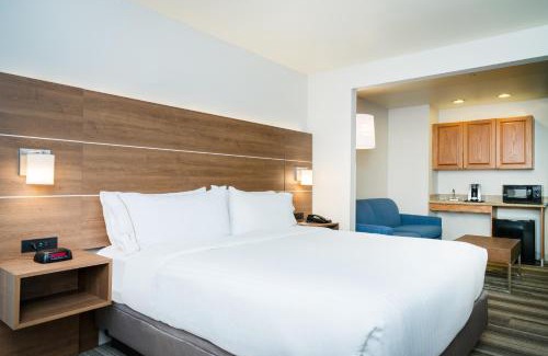 Rocky Mount Hotel | Holiday Inn Express & Suites Rocky Mount Smith Mountain Lake by IHG