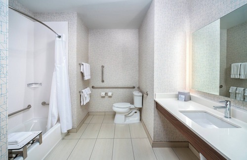 Brandon Hotel | Holiday Inn Express & Suites Brandon by IHG