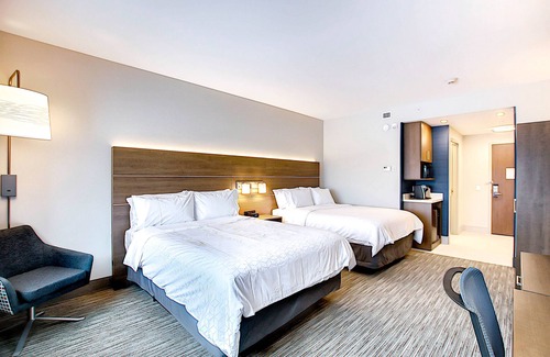 Calgary Hotel | Holiday Inn Express & Suites Calgary Airport Trail NE by IHG