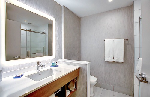 Calgary Hotel | Holiday Inn Express & Suites Calgary Airport Trail NE by IHG