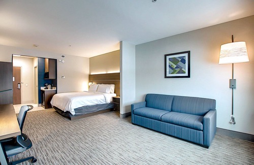 Calgary Hotel | Holiday Inn Express & Suites Calgary Airport Trail NE by IHG