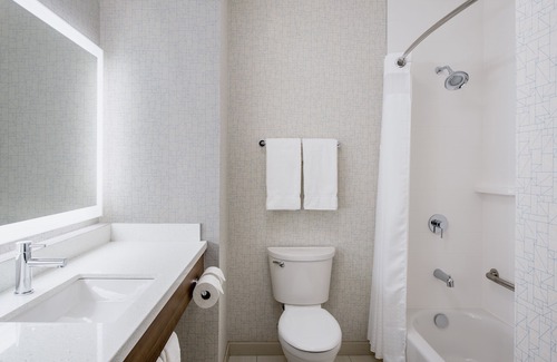 Dilworth Mountain Estates Hotel | Holiday Inn Express & Suites Kelowna - East, an Ihg Hotel