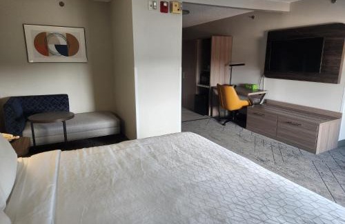 Alliance Hotel | Holiday Inn Express & Suites Alliance by IHG