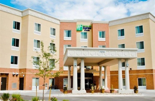 Thornton Hotel | Holiday Inn Express & Suites Denver North - Thornton, an Ihg Hotel