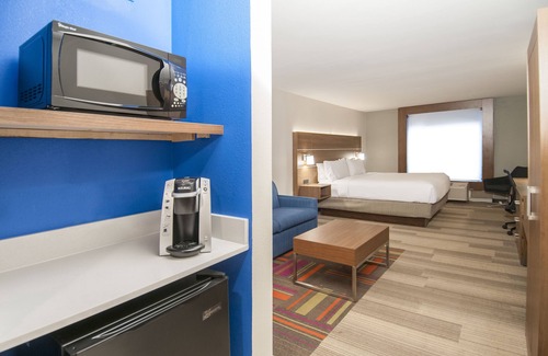 Plano Hotel | Holiday Inn Express & Suites Plano West - Frisco by IHG