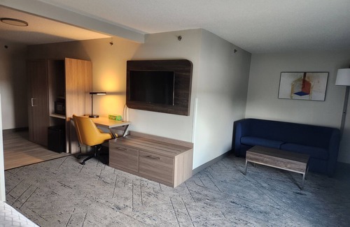 Alliance Hotel | Holiday Inn Express & Suites Alliance by IHG