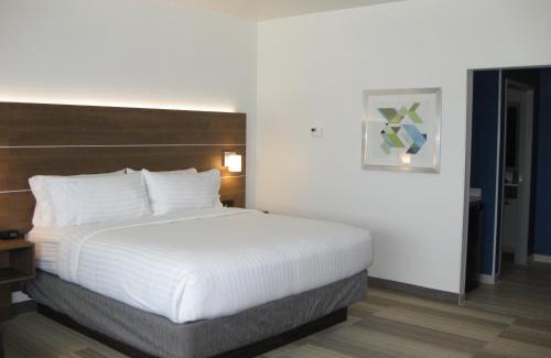 Cypress Hotel | Holiday Inn Express & Suites - Houston NW - Cypress Grand Pky by IHG