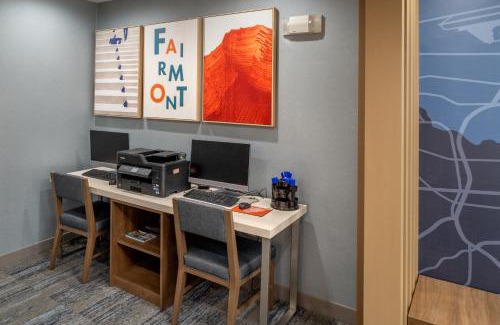 Kingmont Hotel | Holiday Inn Express & Suites Fairmont by IHG