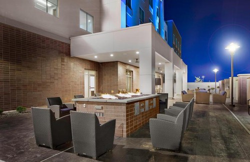North Overton Hotel | Holiday Inn Express & Suites Lubbock Central - Univ Area