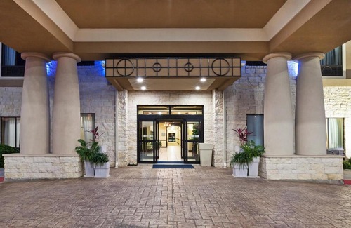 Victoria Hotel | Holiday Inn Express & Suites Victoria, an IHG Hotel
