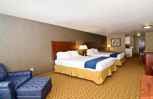 Fort Atkinson Hotel | Holiday Inn Express Hotel & Suites Fort Atkinson