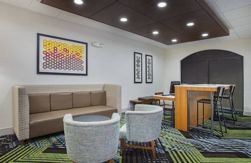 Lebanon Hotel | Holiday Inn Express & Suites Lebanon, an IHG Hotel