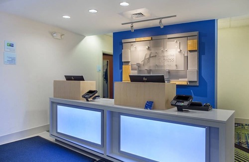 Lebanon Hotel | Holiday Inn Express & Suites Lebanon, an IHG Hotel