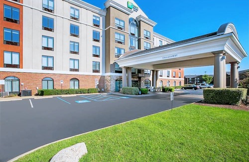 Lebanon Hotel | Holiday Inn Express & Suites Lebanon, an IHG Hotel