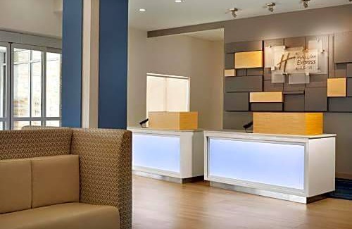 McAllen Hotel | Holiday Inn Express & Suites - McAllen - Medical Center Area, an IHG Hotel