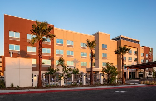 Moreno Valley Hotel | Holiday Inn Express & Suites Moreno Valley - Riverside, an Ihg Hotel