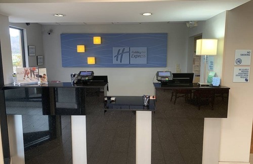 Powell Hotel | Holiday Inn Express Hotel & Suites Knoxville-North-I-75 Exit 112, an IHG Hotel