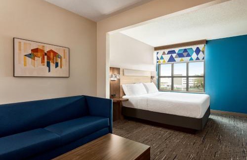 Tillmans Corner Hotel | Holiday Inn Express & Suites Mobile West I-10 by IHG