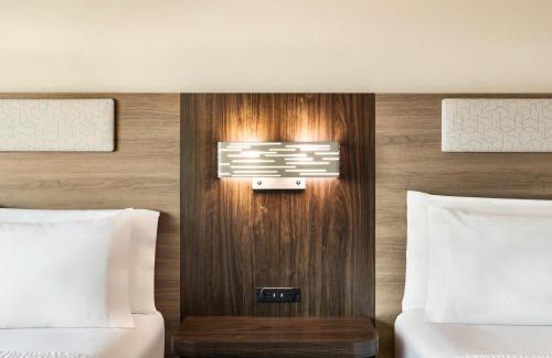 Tillmans Corner Hotel | Holiday Inn Express & Suites Mobile West I-10 by IHG
