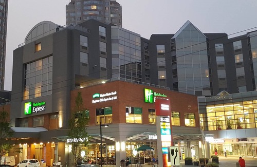 Metrotown Hotel | Holiday Inn Express Vancouver-Metrotown (Burnaby), an Ihg Hotel