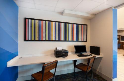 Vermilion Hotel | Holiday Inn Express Vermilion by IHG