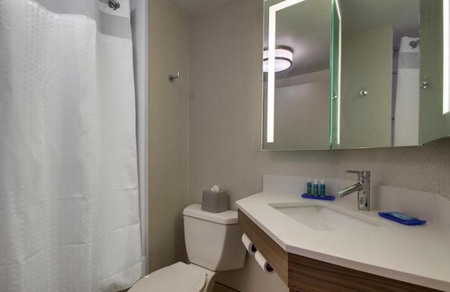 Echelon Hotel | Holiday Inn Express Voorhees Mt Laurel