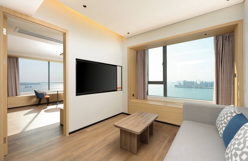 Chikan District Hotel | Holiday Inn Express Zhanjiang Coast by IHG