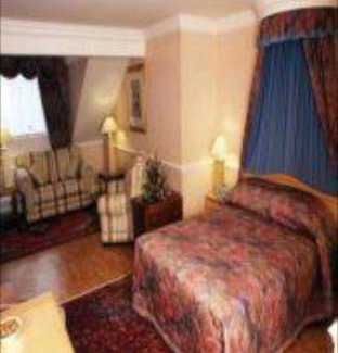 Bardsley Hotel | Holiday Inn - Manchester - Oldham by IHG