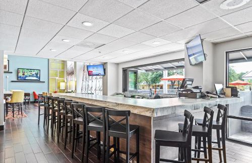 United Central Hotel | Holiday Inn - St. Petersburg West by IHG