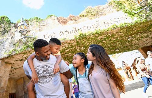 Florida Center Resort | Holiday Inn & Suites Across from Universal Orlando by IHG