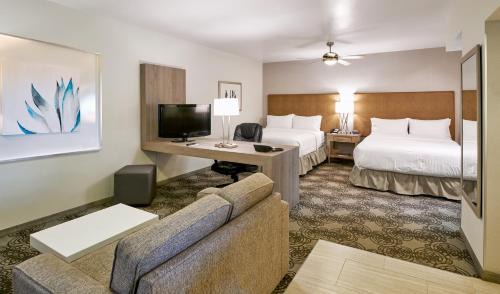 Chihuahua Hotel | Holiday Inn & Suites Chihuahua Expo by IHG