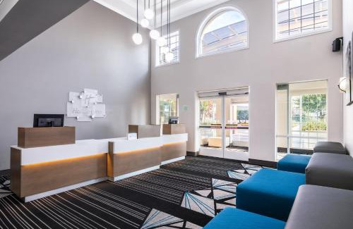Shoreview Hotel | Holiday Inn & Suites San Mateo - SFO by IHG