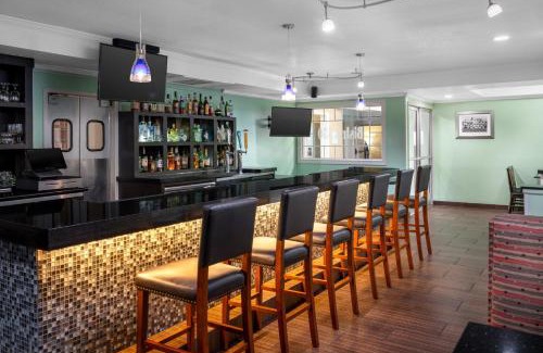 Shoreview Hotel | Holiday Inn & Suites San Mateo - SFO by IHG