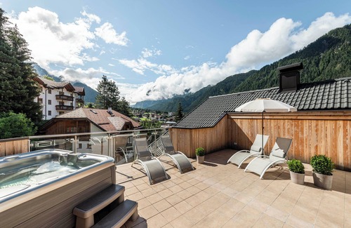 Mareo Apartment | Holiday Apartment "Dui Residenz Bun Sté" with Mountain View, Whirlpool & Garden