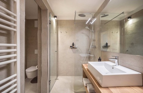 Mareo House | Holiday Apartment "Alnö Alcrep 3" with Mountain View, Shared Heated Pool & Shared Sauna
