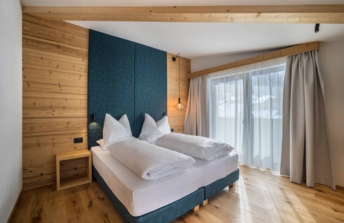 Mareo House | Holiday Apartment "Alnö Alcrep 3" with Mountain View, Shared Heated Pool & Shared Sauna