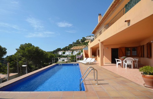 Aiguablava Apartment | Holiday rental apartment with swimming pool in Begur, Sa Tuna