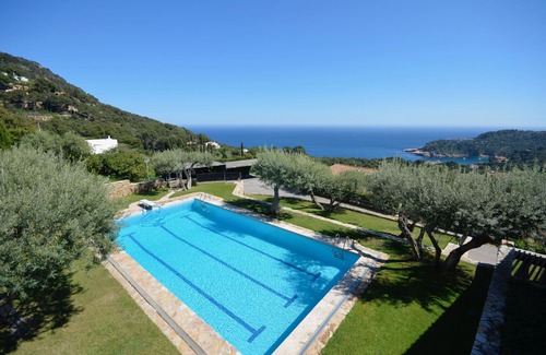 Aiguablava Apartment | Holiday rental apartment with swimming pool in Begur, Aiguablava