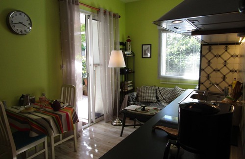 Meze Apartment | Holiday rental in private garden on the port
